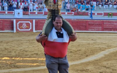 Nouvelle sortie a hombros à Pedrajas de San Esteban